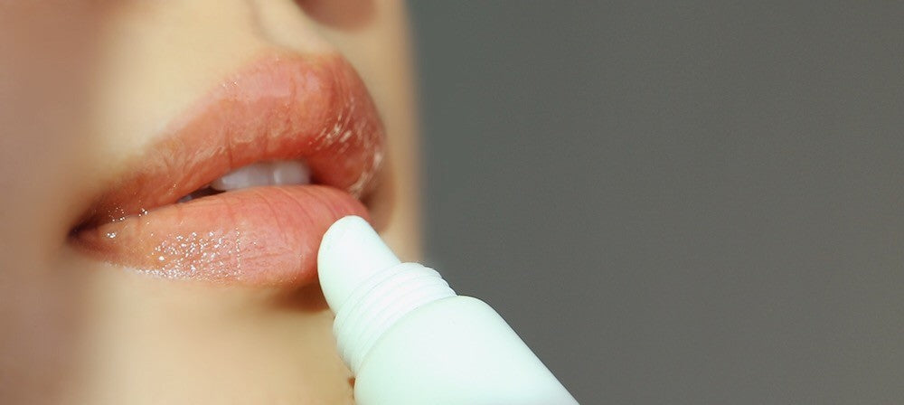 Moisturizing Lip Essence